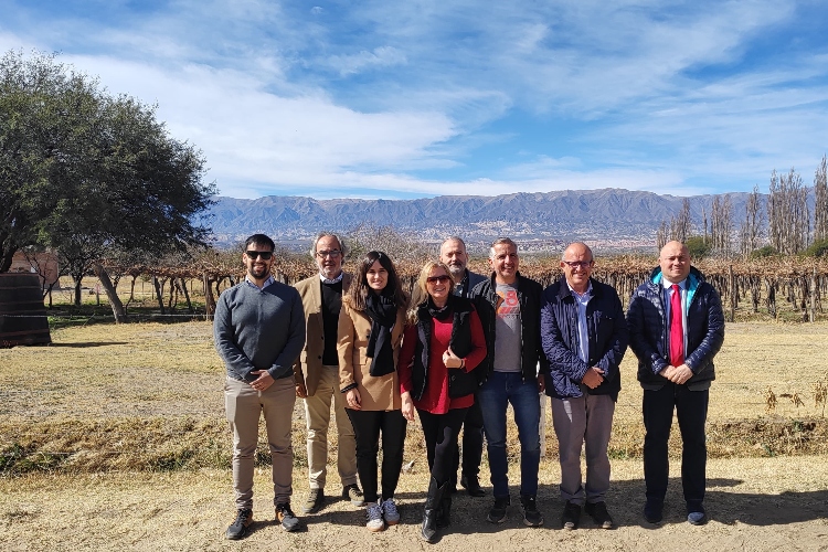 La delegació catalana amb els representants polítics de la província del Tucumán